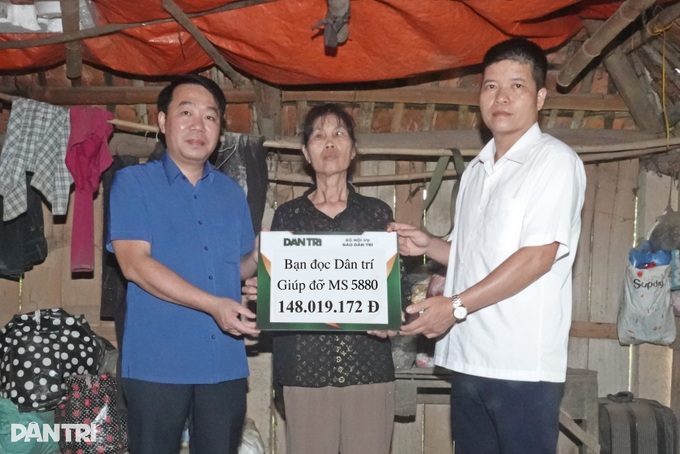 One-eyed woman caring for family receives VND 148 million support - 1