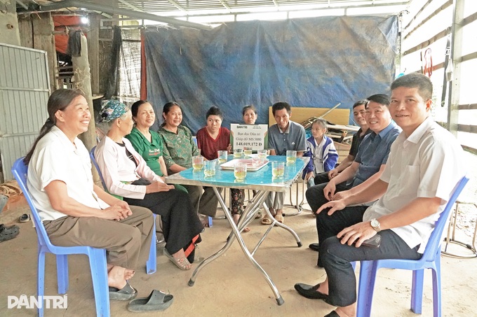 One-eyed woman caring for family receives VND 148 million support - 4