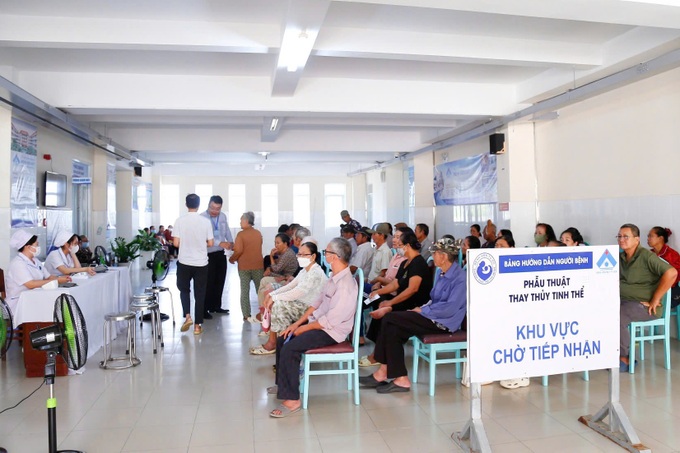 Ho Chi Minh City hospitals offer free eye surgeries for patients - 1