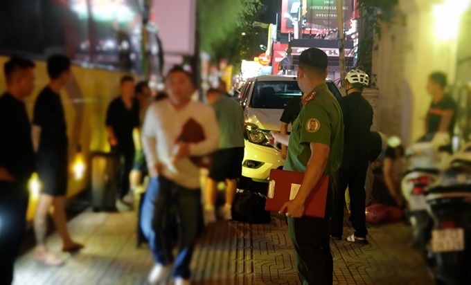 HCM City police receive 33 Vietnamese deported from US - 1