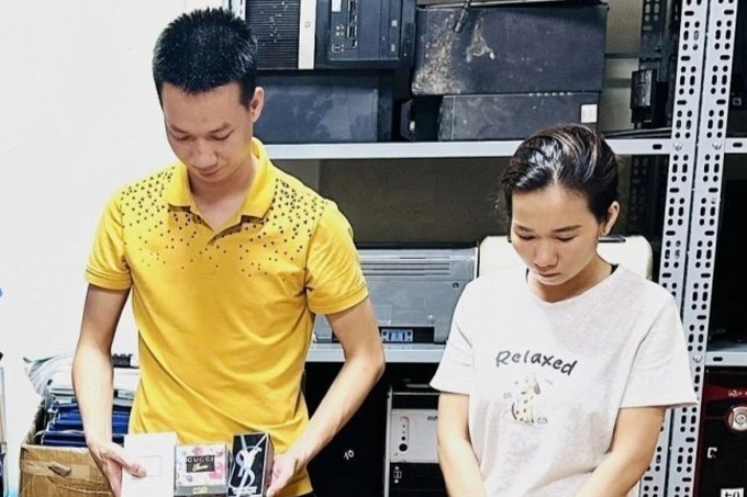 Thanh Hoa busts fake luxury perfume trafficking ring - 1