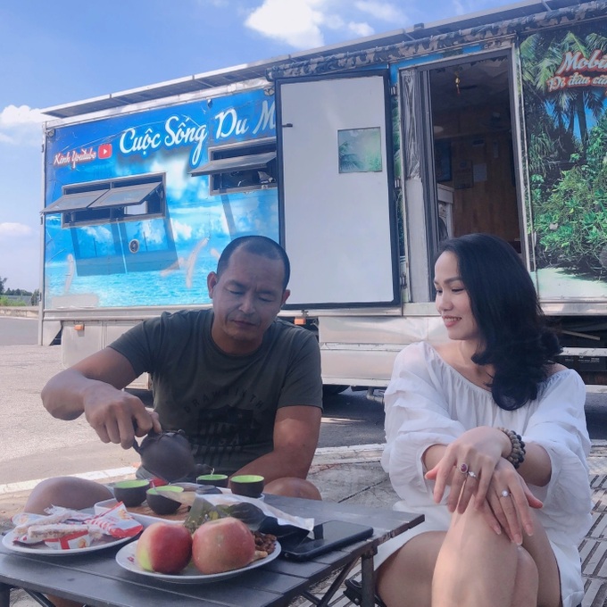 Hanoi couple turn lorry into mobile home for five-year journey - 1