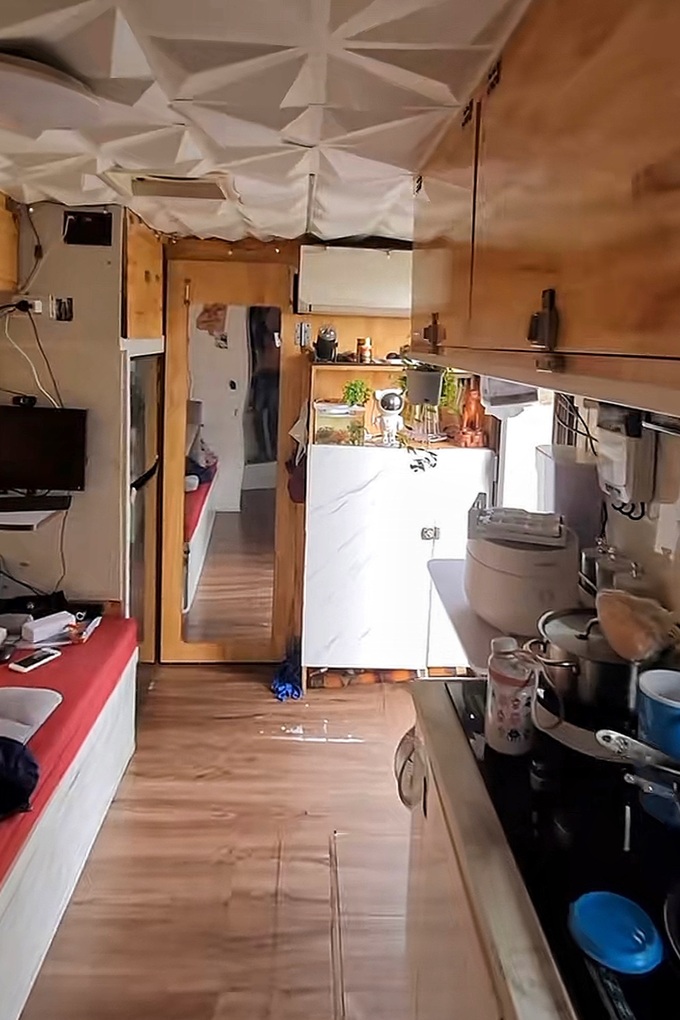 Hanoi couple turn lorry into mobile home for five-year journey - 2