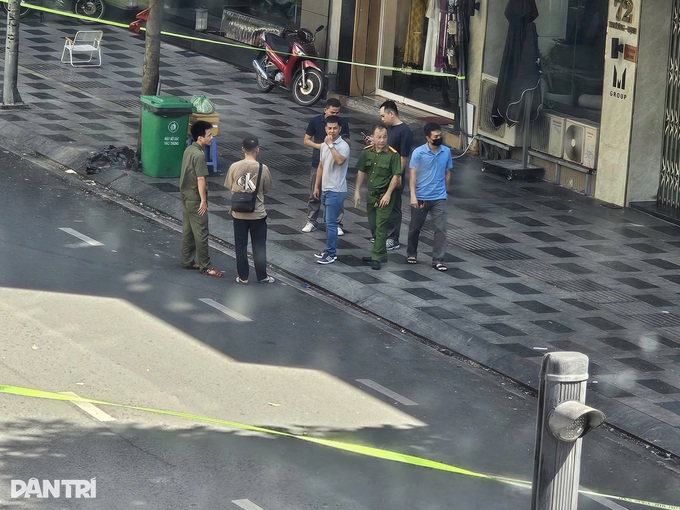 Two suspects arrested over fatal shooting in HCM City - 1