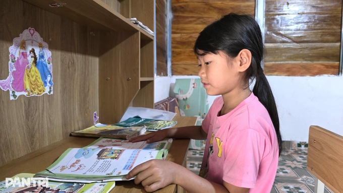 Donations help Dien Bien family rebuild home and fund treatment - 4