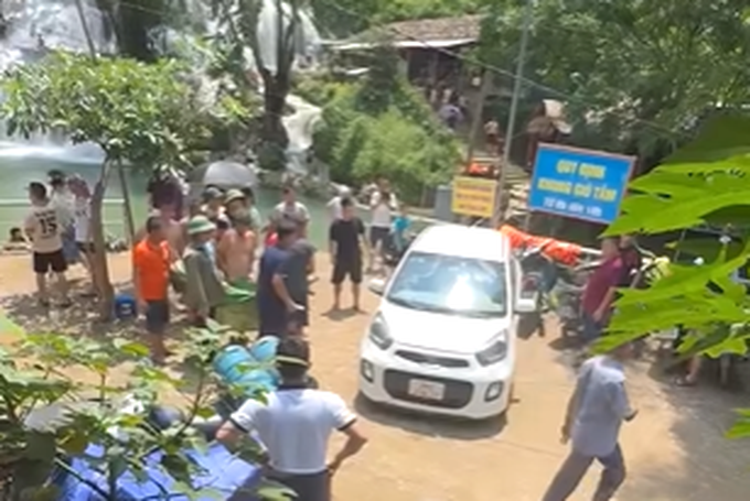 Tourist dies after jumping from waterfall in Phu Tho - 1