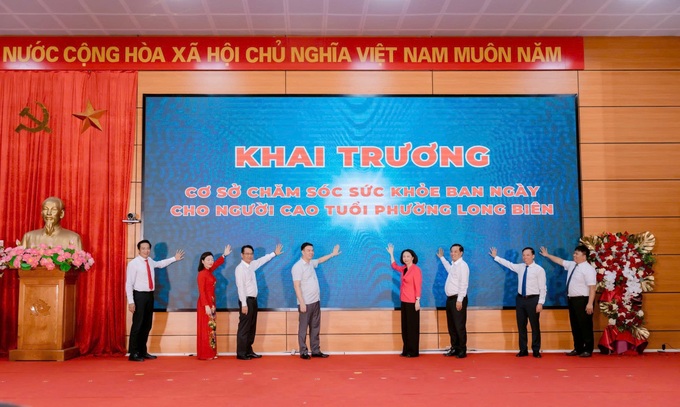 Hanoi launches pilot daytime care centre for elderly - 1