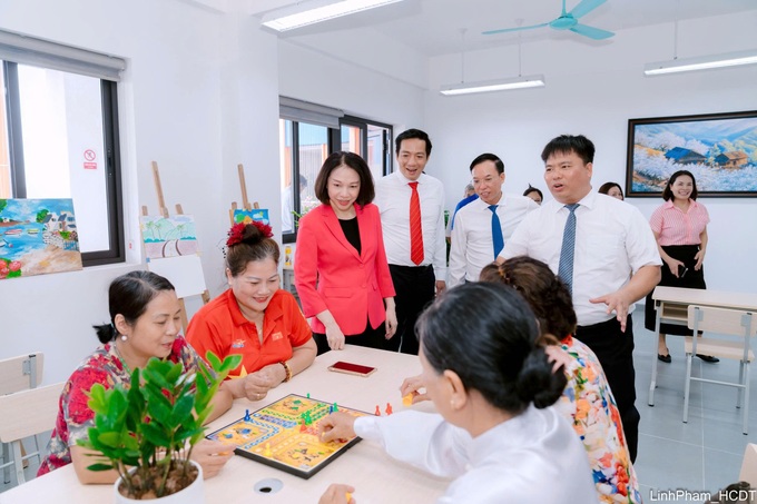 Hanoi launches pilot daytime care centre for elderly - 2