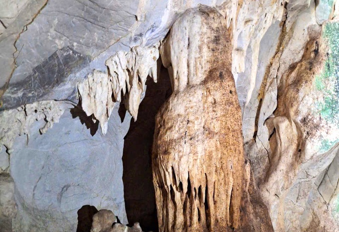 Large cave discovered in forest of Quang Tri Province - 2 Large cave discovered in forest of Quang Tri Province - 2