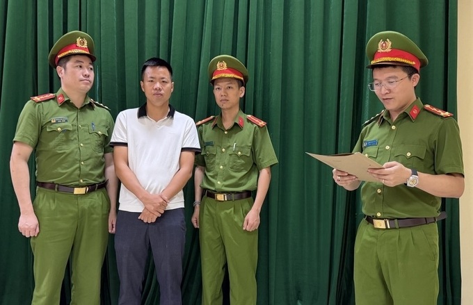Shop owner charged over counterfeit Nike, Gucci shoes - 1