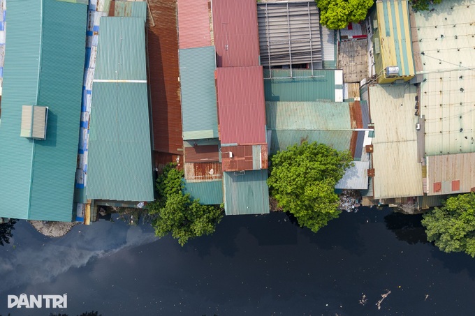 Hanoi orders crackdown on illegal structures along Nhue River - 2