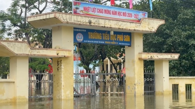 More than 140 schools closed in Ninh Binh flooding - 3 More than 140 schools closed in Ninh Binh flooding - 3