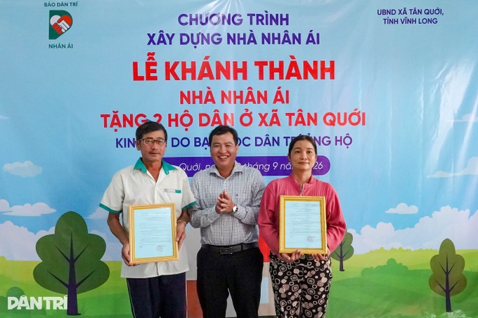 Two poor families in Vinh Long receive new donor-funded homes - 2