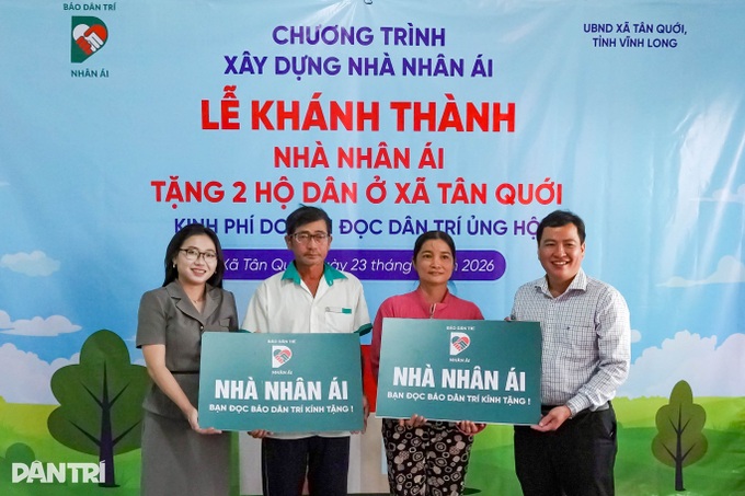 Two poor families in Vinh Long receive new donor-funded homes - 1