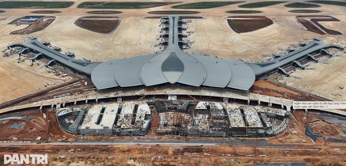 Long Thanh Airport to begin commercial operations in December - 1