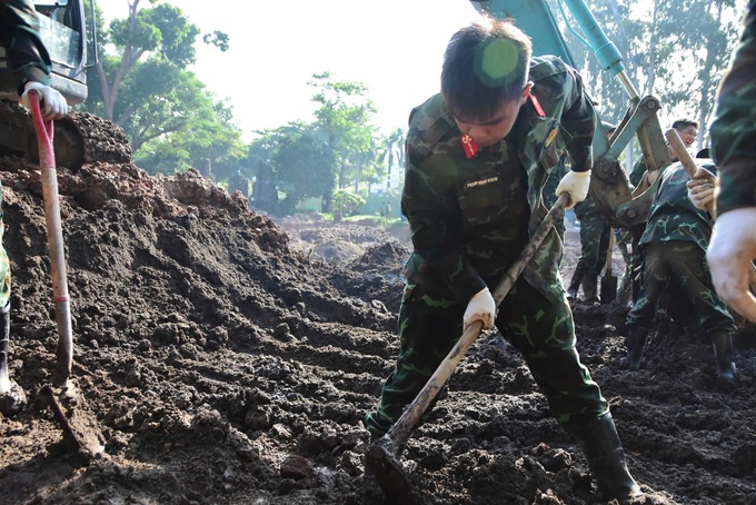 More than 700 martyrs' remains found at HCM City park - 1
