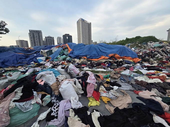 300 tonnes of discarded clothes cleared from Hanoi site - 1 300 tonnes of discarded clothes cleared from Hanoi site - 1