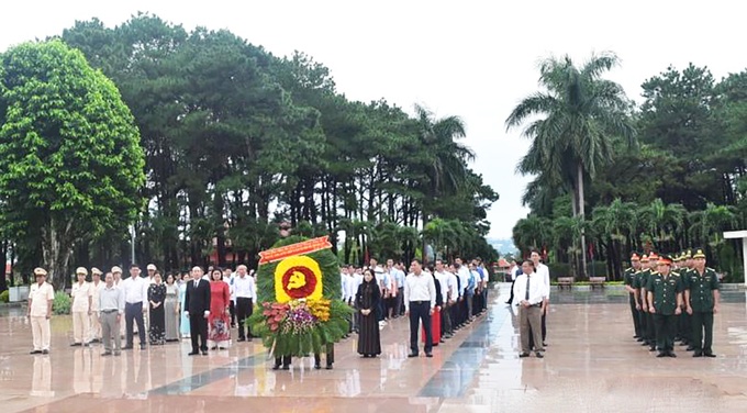 Đắk Lắk phát huy truyền thống anh hùng, chăm lo các gia đình chính sách - 1 Đắk Lắk phát huy truyền thống anh hùng, chăm lo các gia đình chính sách - 1