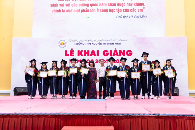 Tiếng trống trường vang vọng, rộn ràng ngày khai giảng năm học mới - 10