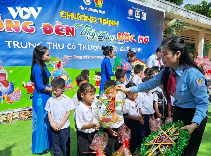 Tết Trung thu đến sớm với trẻ em nhiều tỉnh thành - 2 Tết Trung thu đến sớm với trẻ em nhiều tỉnh thành - 2