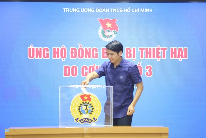 Hà Anh Tuấn góp 1 tỷ đồng hỗ trợ đồng bào bão lụt qua Trung ương Đoàn - 3