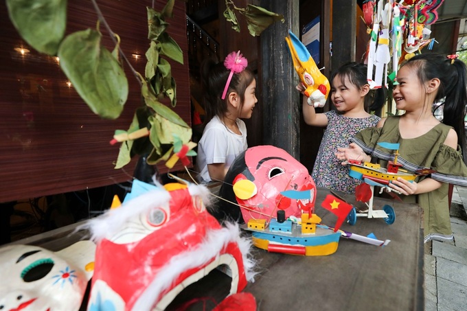 Tổ chức Trung thu cho trẻ em phù hợp, nhất là các vùng ảnh hưởng bão lũ - 1 Tổ chức Trung thu cho trẻ em phù hợp, nhất là các vùng ảnh hưởng bão lũ - 1