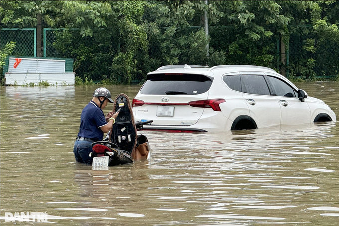 Cách lái xe an toàn không chết máy qua vùng ngập nước và bảo dưỡng sau đó - 1 Cách lái xe an toàn không chết máy qua vùng ngập nước và bảo dưỡng sau đó - 1