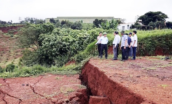 Sạt, trượt nghiêm trọng ven Quốc lộ 14 tỉnh Đắk Nông - 1 Sạt, trượt nghiêm trọng ven Quốc lộ 14 tỉnh Đắk Nông - 1