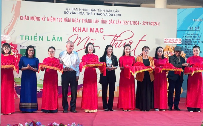 100 tác phẩm Mỹ thuật Triển lãm mừng 120 năm Ngày thành lập Đắk Lắk - 1 100 tác phẩm Mỹ thuật Triển lãm mừng 120 năm Ngày thành lập Đắk Lắk - 1