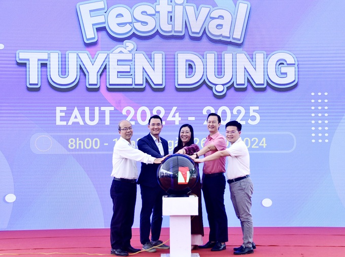 Hàng nghìn người dự Festival tuyển dụng ở Hà Nội, cơ hội lớn của sinh viên - 1 Hàng nghìn người dự Festival tuyển dụng ở Hà Nội, cơ hội lớn của sinh viên - 1