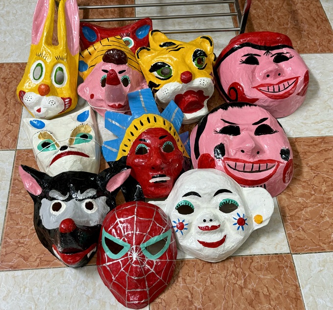 Nghệ nhân giữ nghề mặt nạ giấy bồi nơi phố cổ - 1 Nghệ nhân giữ nghề mặt nạ giấy bồi nơi phố cổ - 1