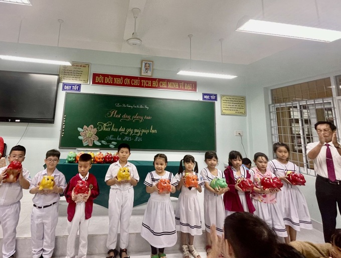 Giáo dục học sinh thông qua những hoạt động nhân đạo, từ thiện - 2 Giáo dục học sinh thông qua những hoạt động nhân đạo, từ thiện - 2