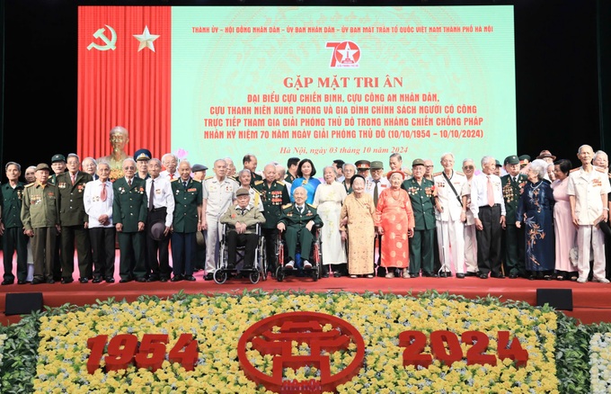 Gặp mặt, tri ân người có công tham gia giải phóng Thủ đô - 1 Gặp mặt, tri ân người có công tham gia giải phóng Thủ đô - 1