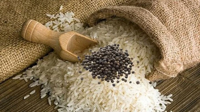 Vùi tỏi hoặc hạt tiêu vào thùng gạo, bất ngờ về điều kỳ diệu "vàng 10" - 2