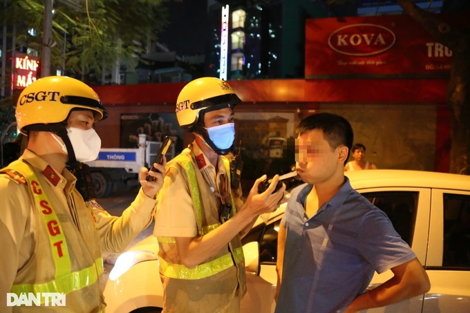 Từ chối kiểm tra nồng độ cồn, trừ sạch điểm Giấy phép lái xe với ôtô xe máy - 1 Từ chối kiểm tra nồng độ cồn, trừ sạch điểm Giấy phép lái xe với ôtô xe máy - 1