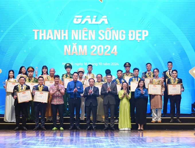 Tôn vinh 20 thanh niên tiêu biểu có việc làm và nghĩa cử cao đẹp - 2 Tôn vinh 20 thanh niên tiêu biểu có việc làm và nghĩa cử cao đẹp - 2
