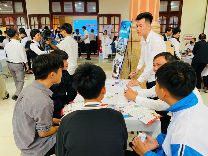 Hà Nội: Gần 2,6 nghìn vị trí việc làm, tiền lương hấp dẫn cho lao động trẻ - 2 Hà Nội: Gần 2,6 nghìn vị trí việc làm, tiền lương hấp dẫn cho lao động trẻ - 2