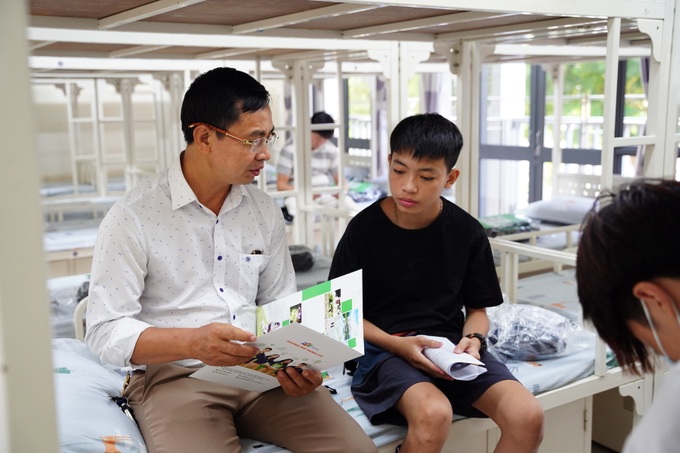 "Ma trận" các khóa dạy làm cha mẹ thông thái, không ít người mất tiền oan - 1 "Ma trận" các khóa dạy làm cha mẹ thông thái, không ít người mất tiền oan - 1