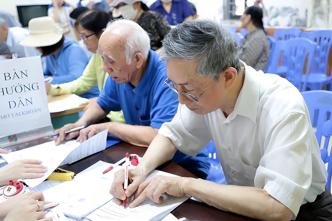 Cán bộ không đủ tuổi tái cử, tự nguyện nghỉ được giữ nguyên lương hưu - 1 Cán bộ không đủ tuổi tái cử, tự nguyện nghỉ được giữ nguyên lương hưu - 1