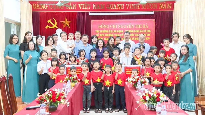 Trẻ em là trung tâm của chính sách, chiến lược phát triển - 1 Trẻ em là trung tâm của chính sách, chiến lược phát triển - 1