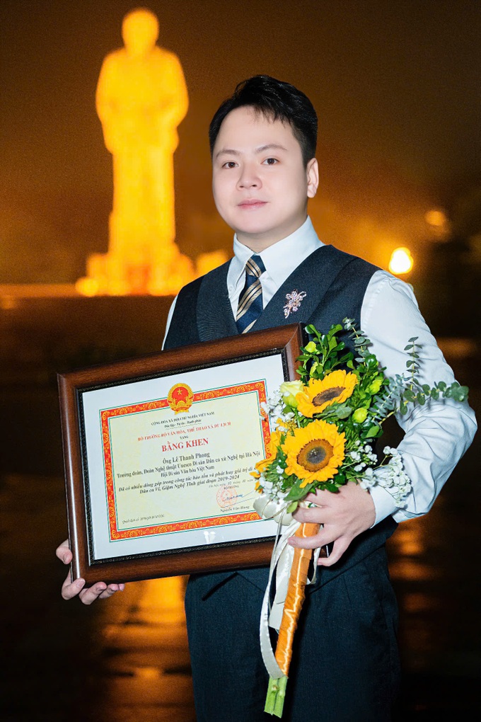 Nghệ sĩ Lê Thanh Phong: Nhân thêm mùa xuân bằng câu ví, giặm - 1 Nghệ sĩ Lê Thanh Phong: Nhân thêm mùa xuân bằng câu ví, giặm - 1