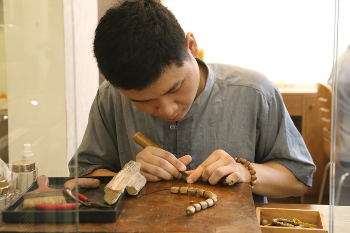 Mùi hương trầm đoàn tụ con cháu, nghênh đón tổ tiên về nhà ngày Tết - 1 Mùi hương trầm đoàn tụ con cháu, nghênh đón tổ tiên về nhà ngày Tết - 1