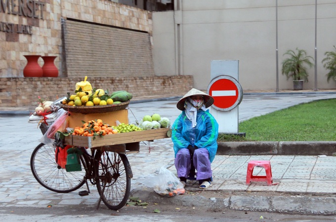 Lao động ngoài trời gánh chịu biến đổi khí hậu - 1