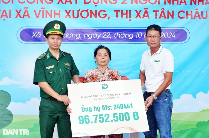 Five houses built for disadvantaged people in Dong Thap and An Giang - 3