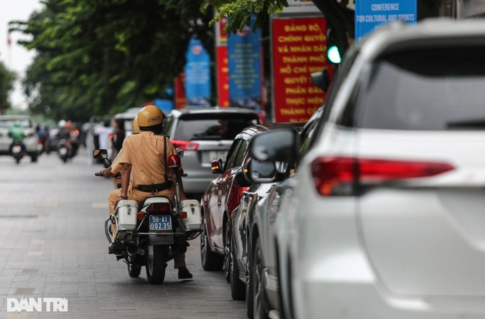 Traffic violations rampant in HCM City - 2