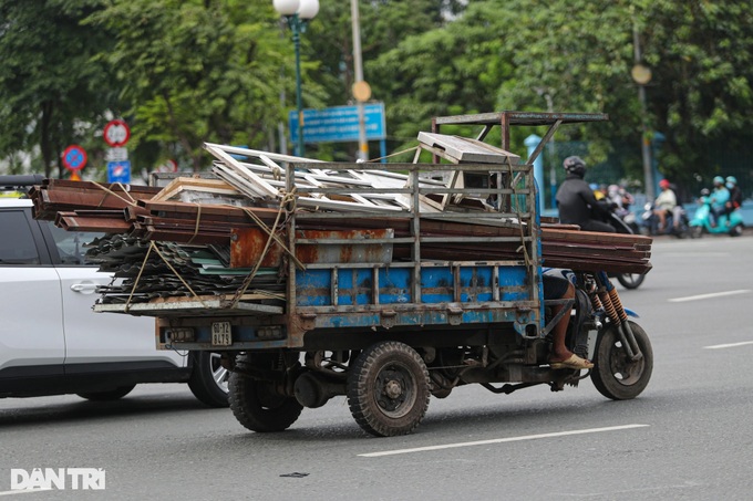 Traffic violations rampant in HCM City - 3