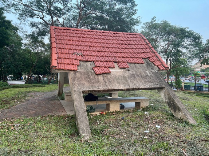 Hanoi's major parks deteriorate - 8