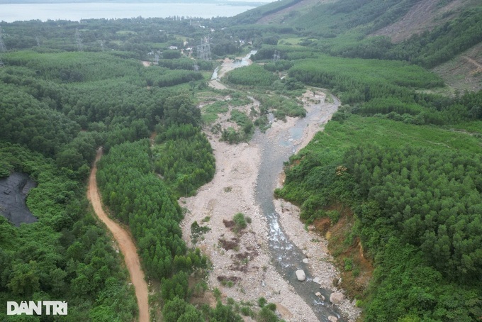 Illegal sand mining threatens Thua Thien-Hue tourism site - 1