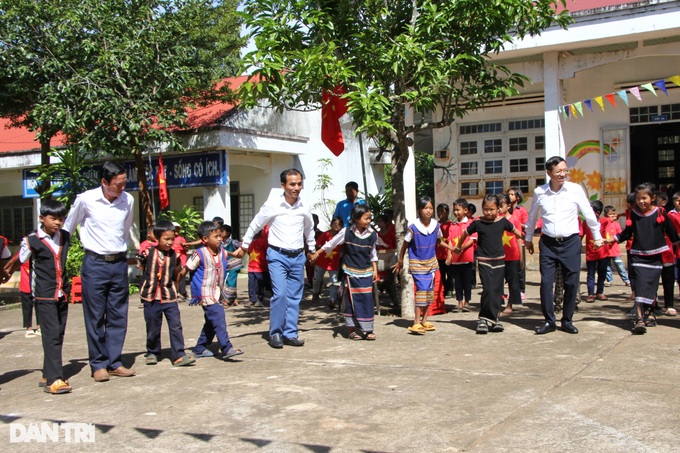 New classrooms built for Kon Tum school - 2