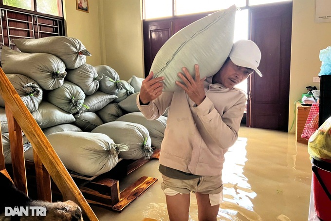 Thousands of houses flooded in Quang Binh - 4